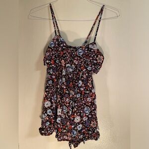 No Boundaries flowered strappy shirt